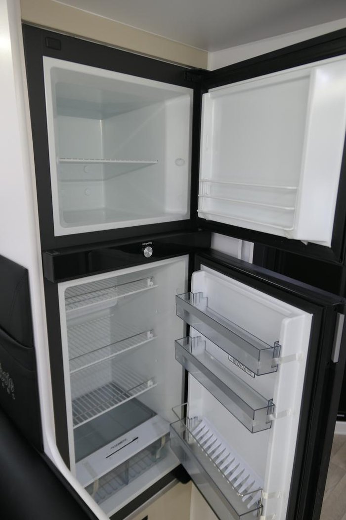 2024 GREAT AUSSIE 2OURER LARGE BATHROOM