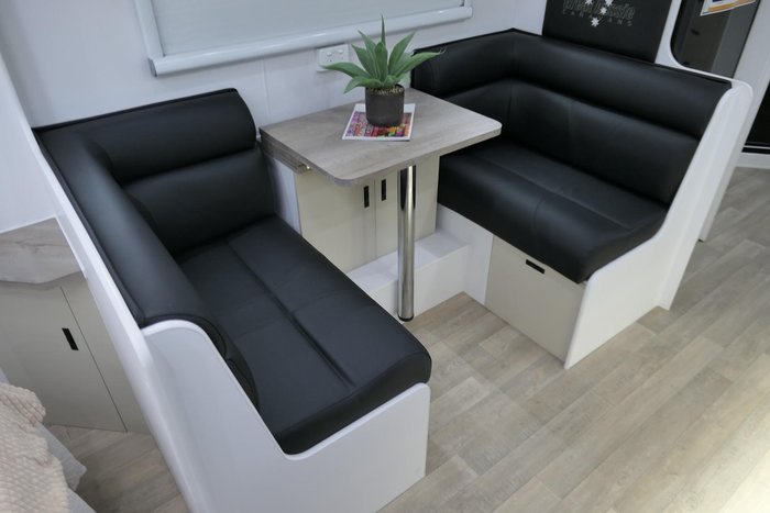 2024 GREAT AUSSIE 2OURER LARGE BATHROOM