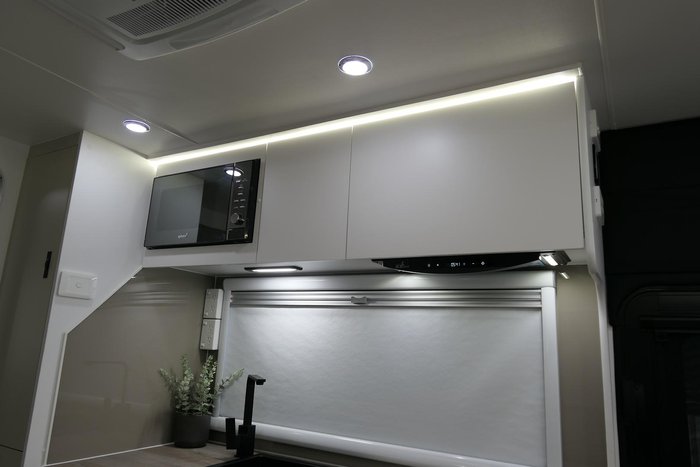 2024 GREAT AUSSIE 2OURER LARGE BATHROOM