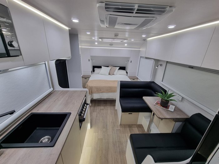 2024 GREAT AUSSIE 2OURER LARGE BATHROOM