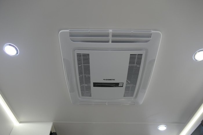 2024 GREAT AUSSIE 2OURER LARGE BATHROOM
