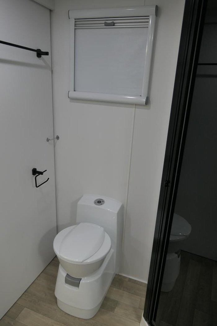 2024 GREAT AUSSIE 2OURER LARGE BATHROOM