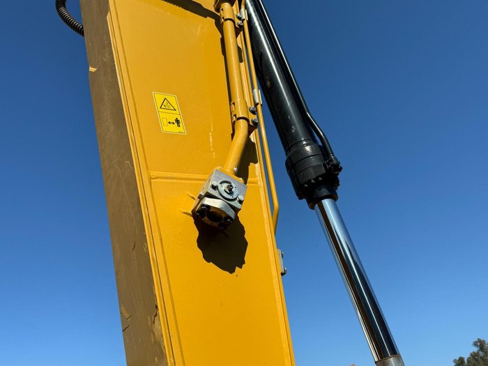 2022 Caterpillar 323