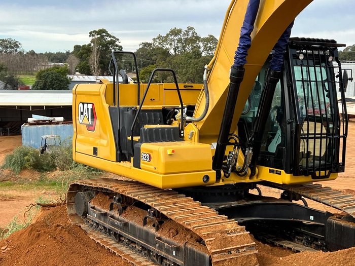 2022 Caterpillar 323