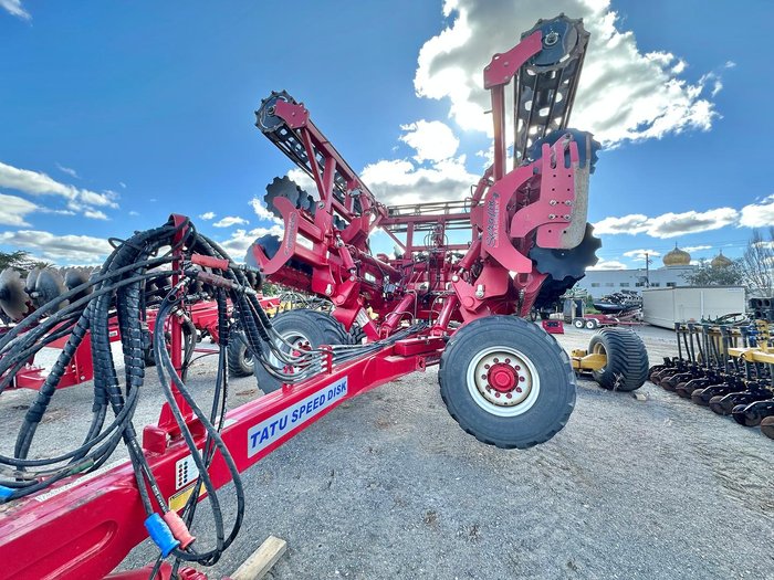 2023 Tatu 70010 Heavy Duty 7.6M 60 Plate Speed Disc - Ex Hire RED