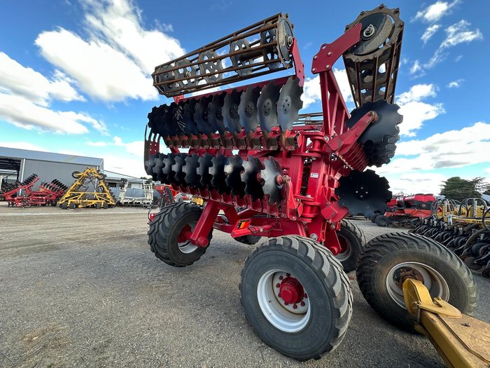 2023 Tatu 70010 Heavy Duty 7.6M 60 Plate Speed Disc - Ex Hire RED