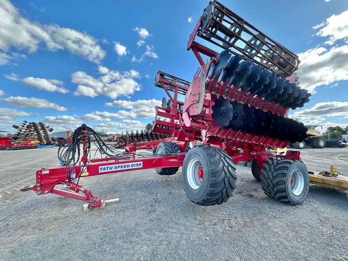 2023 Tatu 70010 Heavy Duty 7.6M 60 Plate Speed Disc - Ex Hire RED