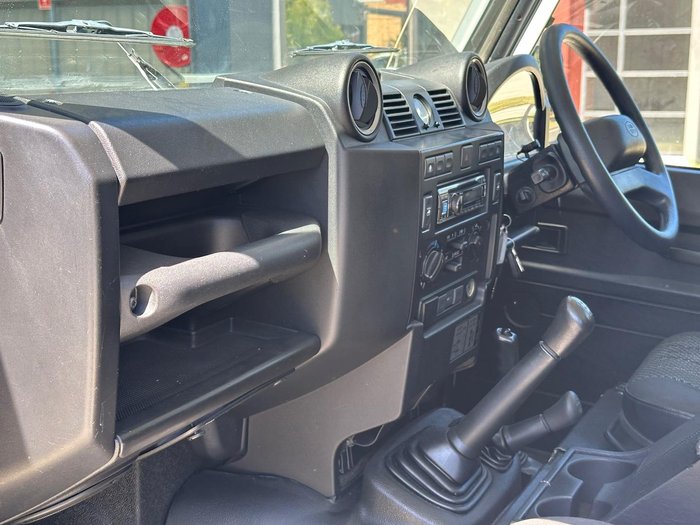 2013 Land Rover Defender 130 MY13 4X4 Fuji White