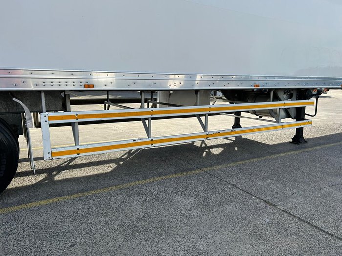 2007 Maxitrans St3 Od 24 Pallet -18, 4.1M Roll Door