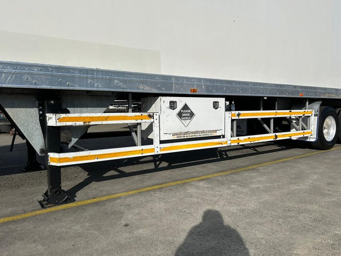 2007 Maxitrans St3 Od 24 Pallet -18, 4.1M Roll Door