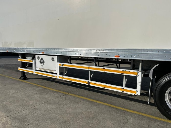 2007 Maxitrans St3 Od 24 Pallet -18, 4.1M Roll Door