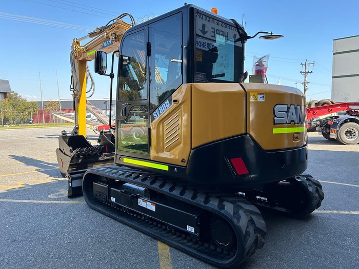 2024 GROVE GRT8100 1 Yellow