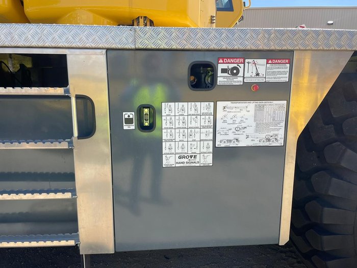 2024 GROVE GRT8100 1 Yellow