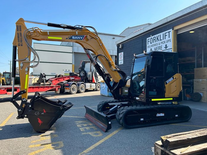 2024 GROVE GRT8100 1 Yellow