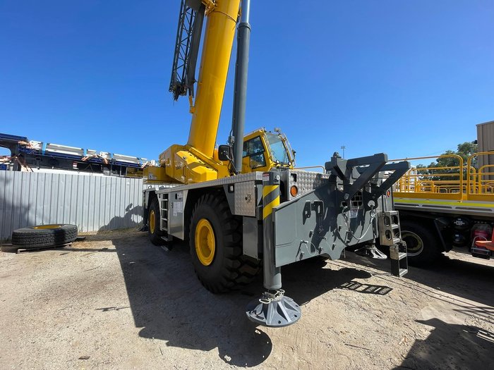 2024 GROVE GRT8100 1 Yellow