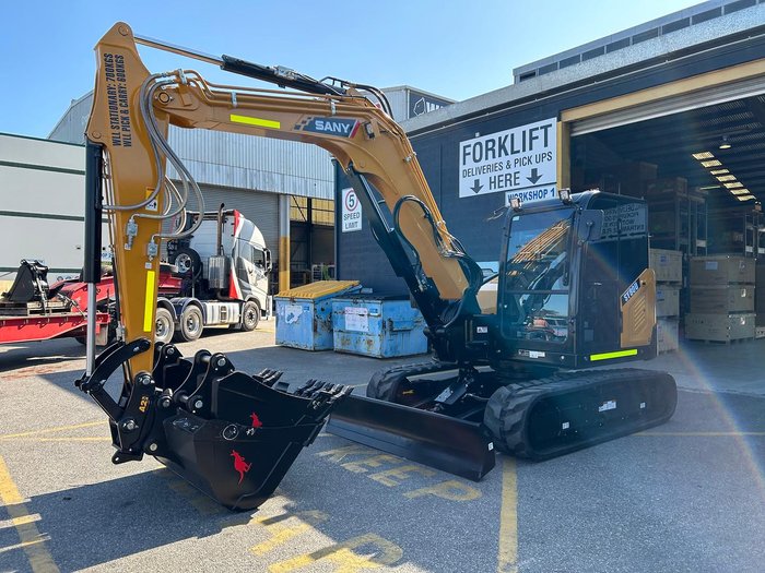 2024 GROVE GRT8100 1 Yellow