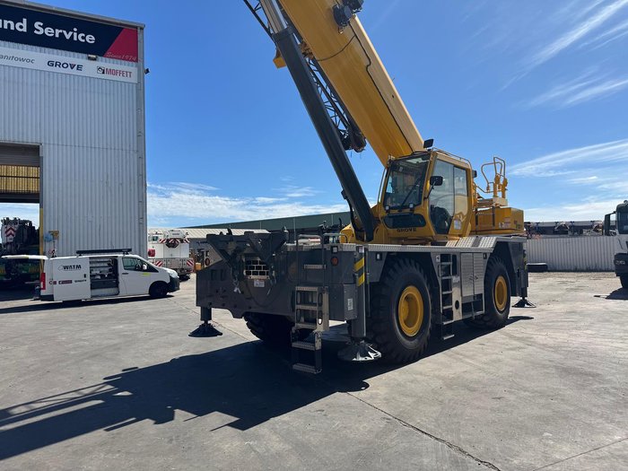 2024 GROVE GRT8100 1 Yellow