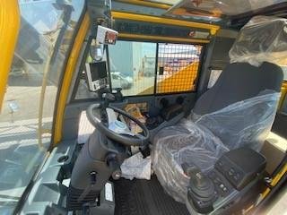 2024 GROVE GRT8100 1 Yellow