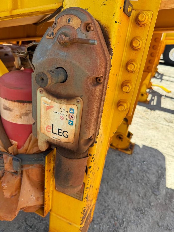 2012 Grove GMK6300L White