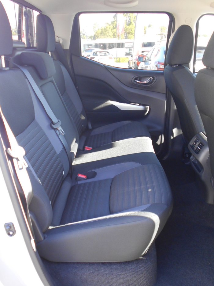 2025 NISSAN NAVARA ST-X