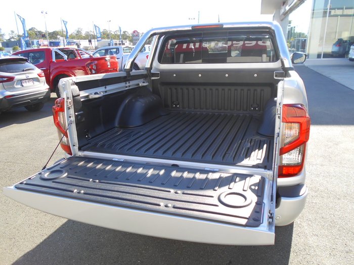 2025 NISSAN NAVARA ST-X