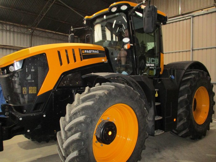 2019 JCB 8330 Fastrac Yellow