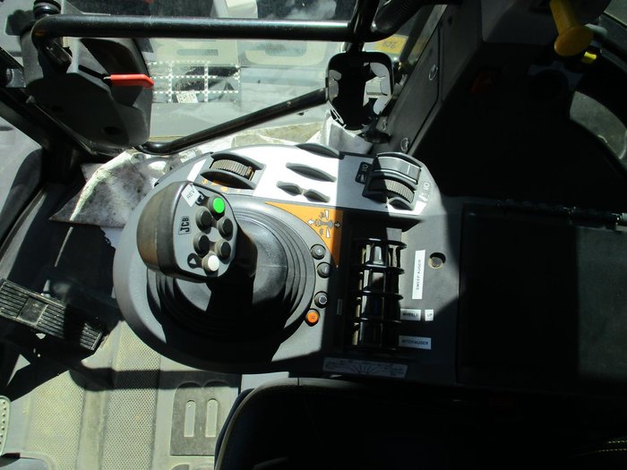 2019 JCB 8330 Fastrac Yellow