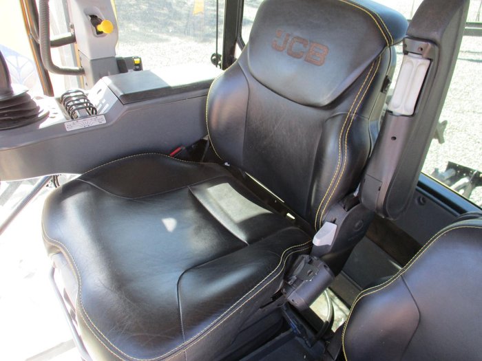 2019 JCB 8330 Fastrac Yellow