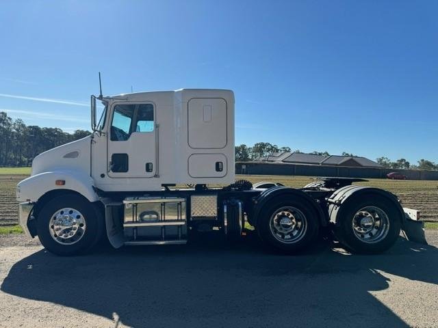 2011 Kenworth T359 It Bunk, Auto, Cummins, E5 440Hp, Low Kms