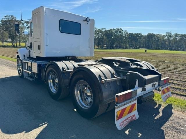 2011 Kenworth T359 It Bunk, Auto, Cummins, E5 440Hp, Low Kms