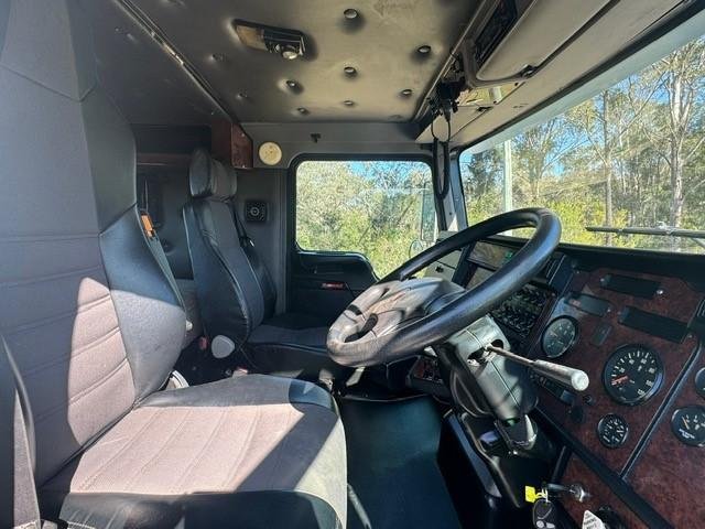 2011 Kenworth T359 It Bunk, Auto, Cummins, E5 440Hp, Low Kms