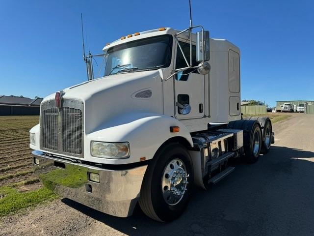 2011 Kenworth T359 It Bunk, Auto, Cummins, E5 440Hp, Low Kms