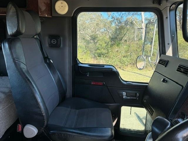 2011 Kenworth T359 It Bunk, Auto, Cummins, E5 440Hp, Low Kms