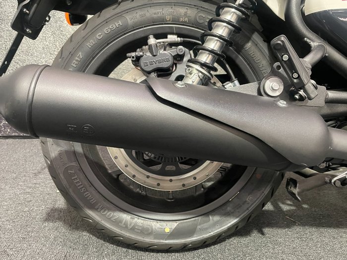 2024 Royal Enfield SHOTGUN 650 White