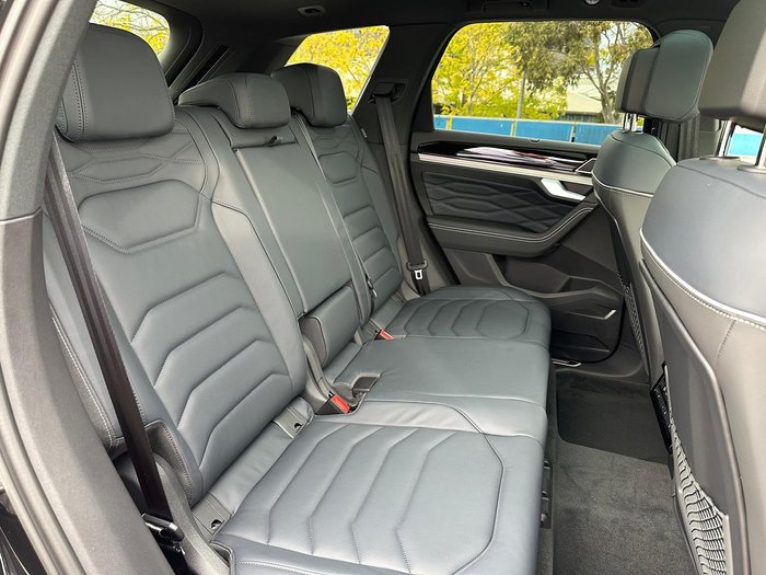 2025 Volkswagen Touareg 210TDI R-Line