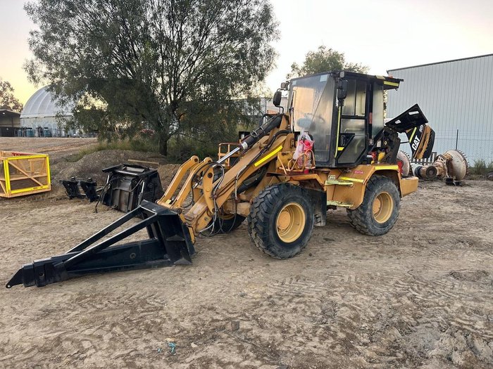 2004 Caterpillar 908