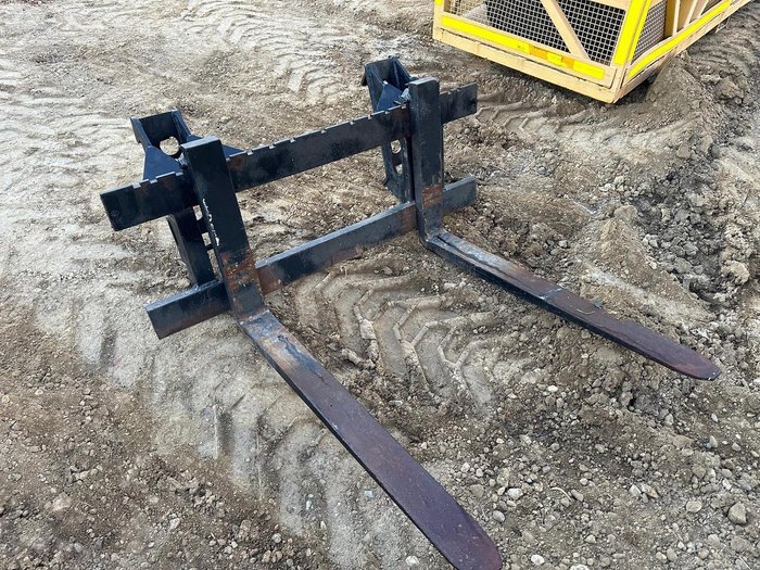 2004 Caterpillar 908