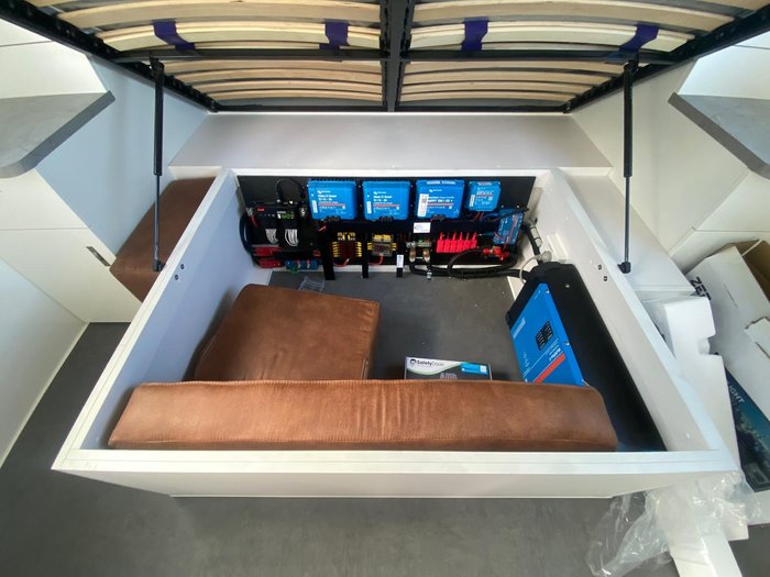 2025 Urban Caravans X-Terrian Club Lounge