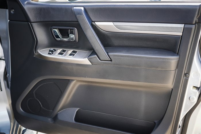 2017 MITSUBISHI PAJERO GLX LWB (4x4)