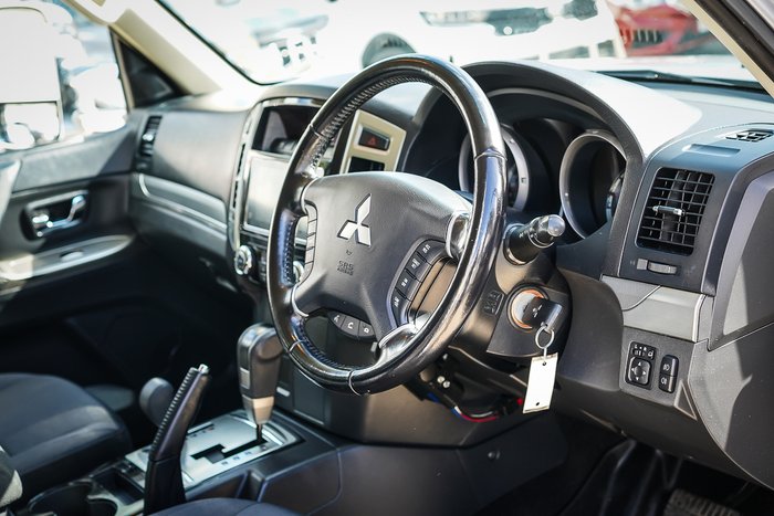 2017 MITSUBISHI PAJERO GLX LWB (4x4)