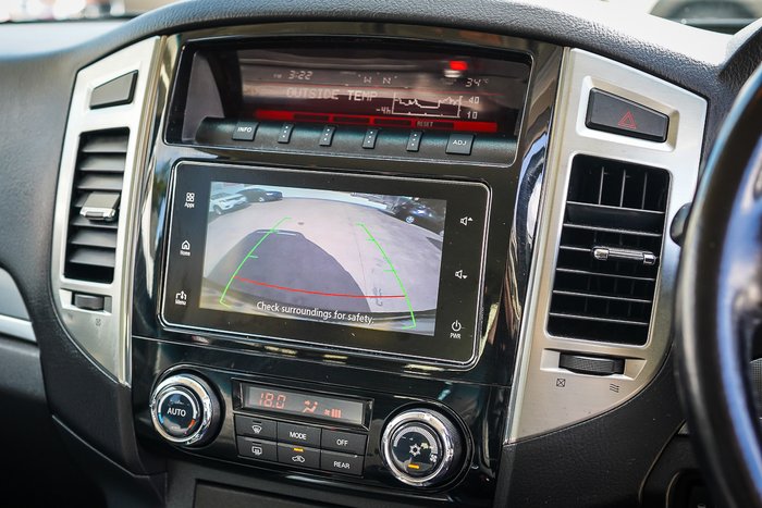 2017 MITSUBISHI PAJERO GLX LWB (4x4)