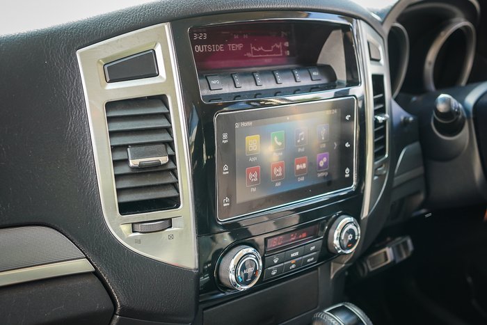 2017 MITSUBISHI PAJERO GLX LWB (4x4)