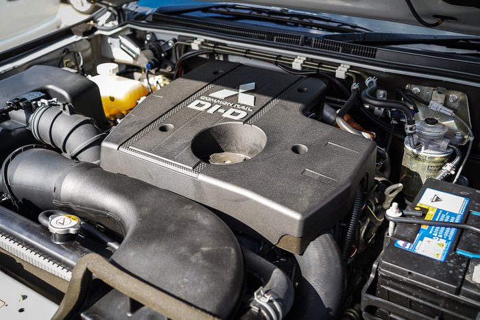 2017 MITSUBISHI PAJERO GLX LWB (4x4)