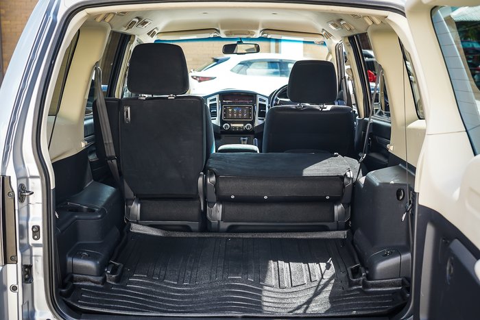 2017 MITSUBISHI PAJERO GLX LWB (4x4)