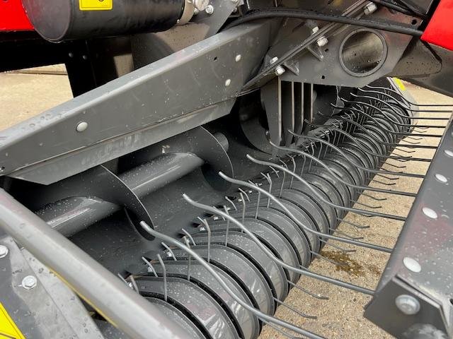 0 Massey Ferguson 1840 Square Baler