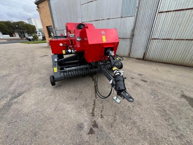 0 Massey Ferguson 1840 Square Baler