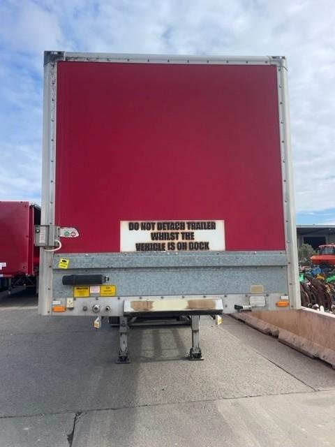 2011 Maxi Trans 16P Dry Van C/W Tail Gate Red