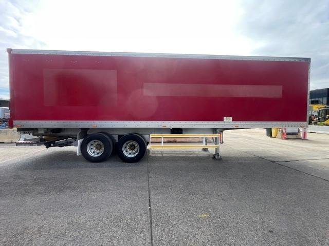 2011 Maxi Trans 16P Dry Van C/W Tail Gate Red