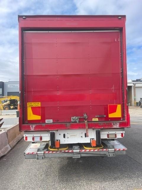 2011 Maxi Trans 16P Dry Van C/W Tail Gate Red