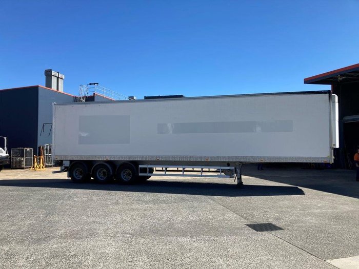 2012 Maxitrans Freezer Van White